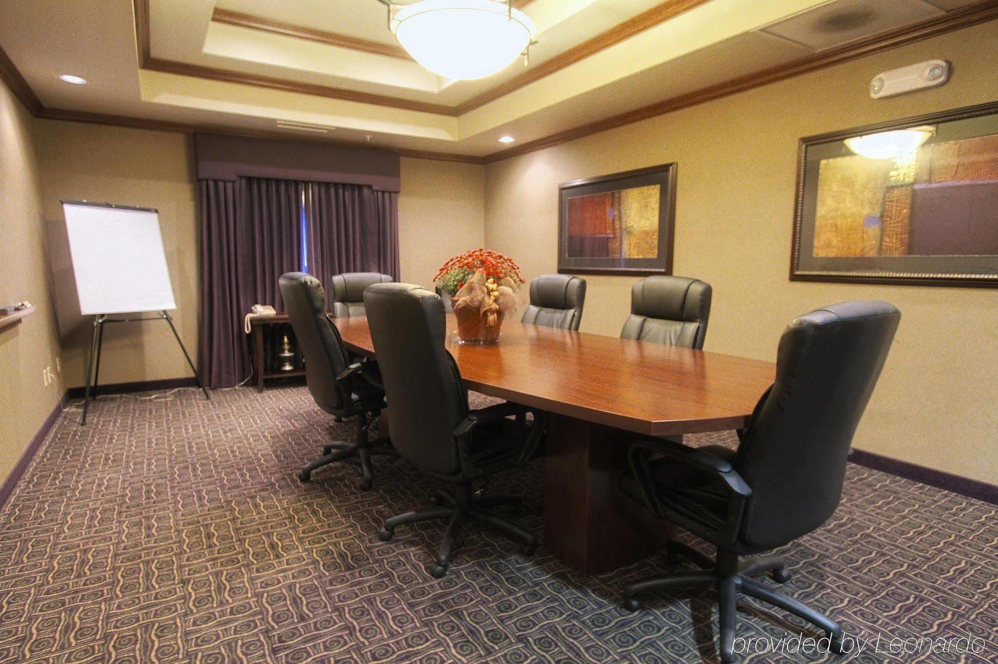 Hampton Inn Siloam Springs Бизнес снимка